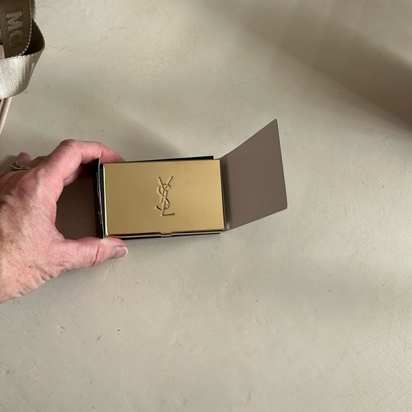 YSL New Gold Card holder w/ YSL box Giftable beautiful flawlesss Authentic - Picture 1 of 9